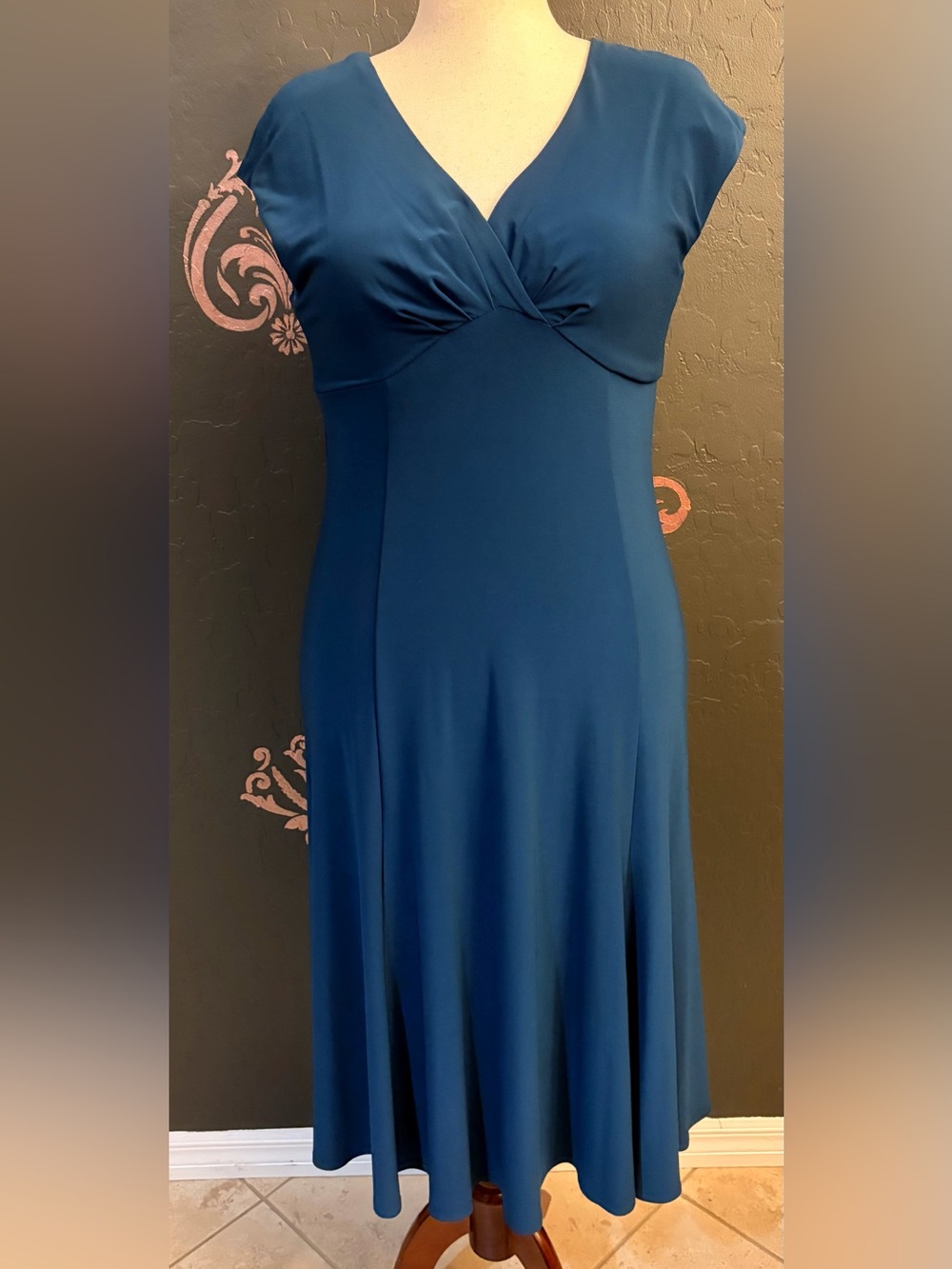 Jones New York Teal V‑Neck Midi Dress